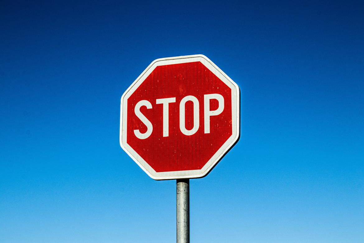 STOP aux lingettes et protections hygiéniques dans les toilettes.